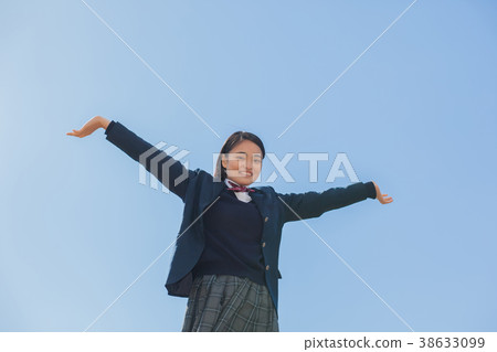 高中女生舉起雙手 38633099