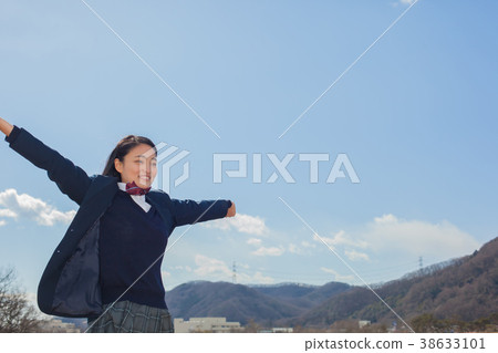 高中女生舉起雙手 38633101