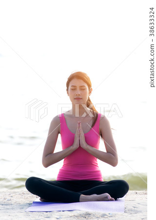 Healthy young woman lifestyle exercising vital Healthy young woman lifestyle exercising vital 38633324