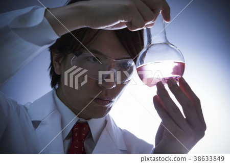 研究實驗剪影男性白色外套 38633849