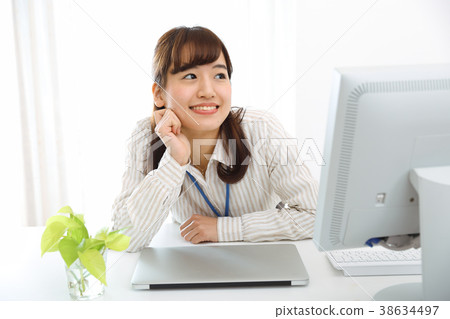 休息的女商人 38634497