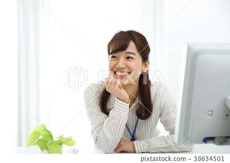 休息的女商人 38634501