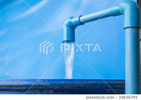 Blue pvc pipe with flowing water in bucket 38636705