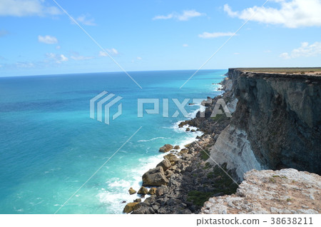 An endless cliff in the Australian continent An endless cliff in the Australian continent 38638211