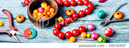 Making necklaces of colored beads Making necklaces of colored beads 38638997