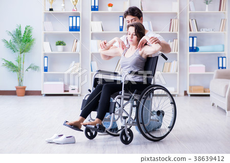 Patient undergoing rehabilitation recovery Patient undergoing rehabilitation recovery 38639412