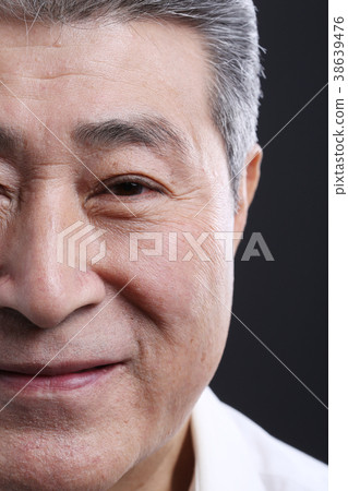亞洲人的表情，資深，中年，老人，特寫鏡頭，笑，微笑，幸福，健康 38639476