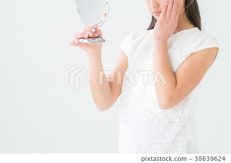 看鏡子的女孩 看鏡子的女孩 38639624