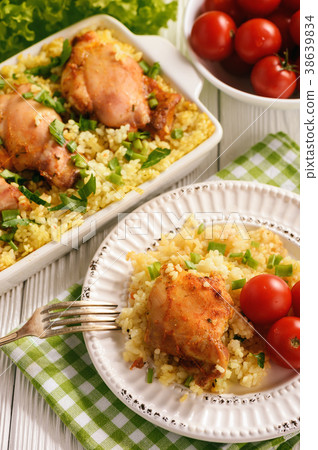 圖庫照片: oven baked chicken meat with rice.