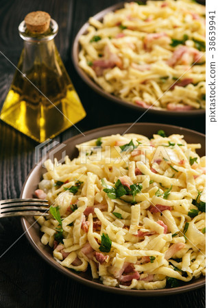Spaetzle with bacon and onion,german style cuisine 38639941