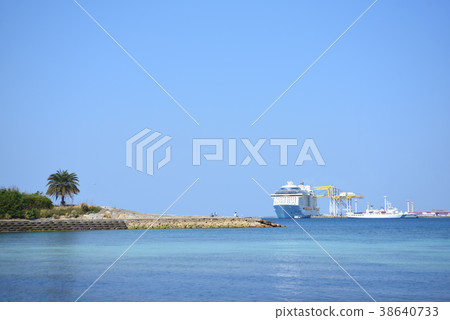 Okinawa Sea (Nahanami upper coast) 38640733