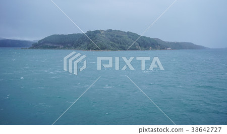 Sunrise on the sea in New Zealand Sunrise on the sea in New Zealand 38642727