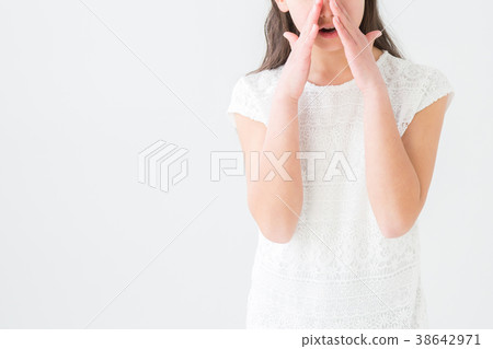 A girl who tells something 38642971