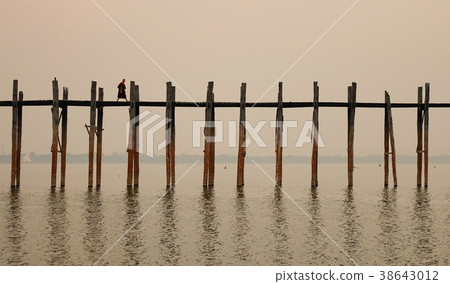 U Bein Bridge in Mandalay, Myanmar U Bein Bridge in Mandalay, Myanmar 38643012