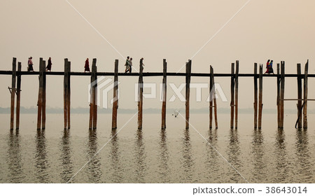 U Bein Bridge in Mandalay, Myanmar 38643014