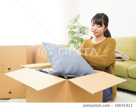 準備搬家的女人 準備搬家的女人 38645921