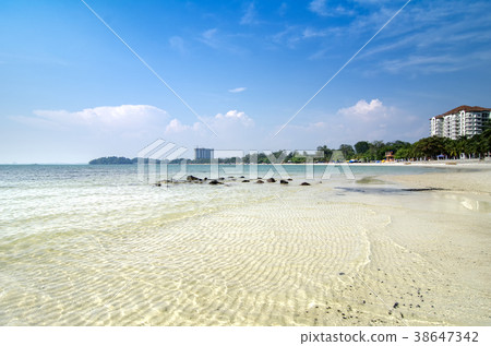 beautiful tropical beach under sunny day 38647342