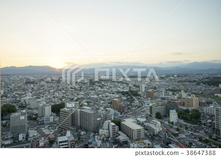 從在福島縣最高的郡山站西口的地標建築觀察大廳的日落視圖 38647388