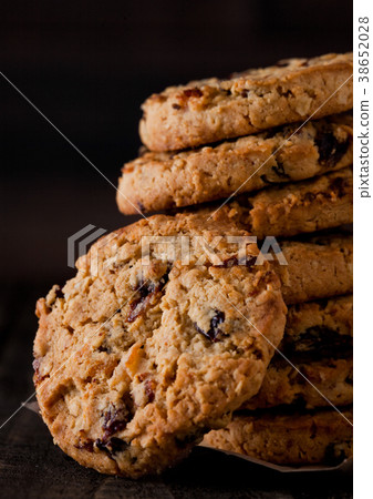 Gluten free oatmeal chocolate cookies with rasins 38652028