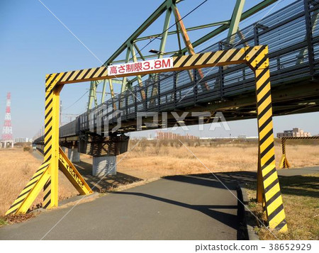 Height-limited gates installed on riverbeds Height-limited gates installed on riverbeds 38652929