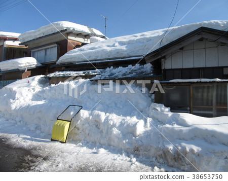Snow on the roof of Akita 2-2 Snow on the roof of Akita 2-2 38653750