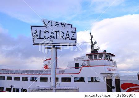 Scenery around San Francisco Pier 39 A boat crossing Alcatraz Island Scenery around San Francisco Pier 39 A boat crossing Alcatraz Island 38653994