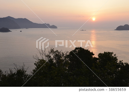 [Mie Prefecture] Owase Bay, the scenery of dawn 38655659