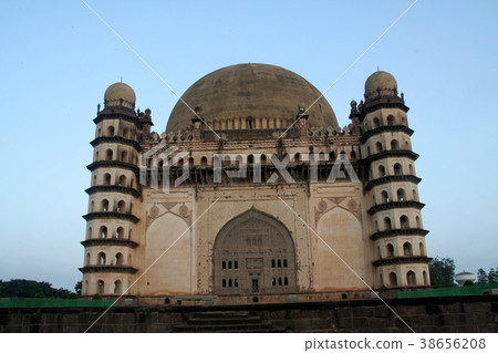 Imposing Gol Gumbaz 38656208