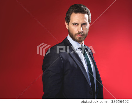 Bearded entrepreneur is expressing confidence 38656492