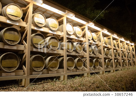 Wine barrel 38657246