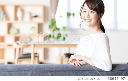 年輕的女士 年輕的女士 38657497