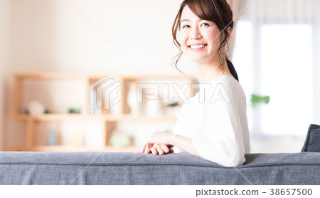 young woman young woman 38657500