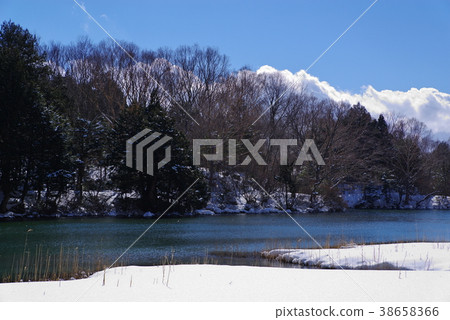 Winter sunshine Nikko Lake Yuko Lakeside lake and blue sky Winter sunshine Nikko Lake Yuko Lakeside lake and blue sky 38658366