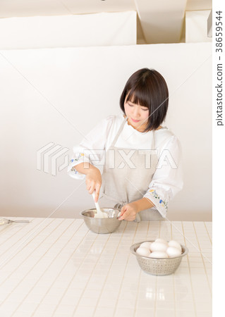 攪拌製作糕點製作的圖像 攪拌製作糕點製作的圖像 38659544