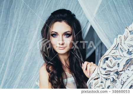 Perfect Young Woman with Wavy Hairstyle Perfect Young Woman with Wavy Hairstyle 38660053