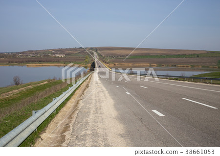 Summer asphalt road near the lake. 38661053