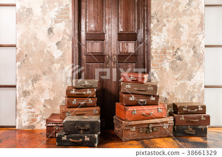 The door and the bag. Vintage used travel The door and the bag. Vintage used travel 38661329