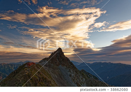 Kasumigatake at dawn seen from Mt. Oiso 38662080