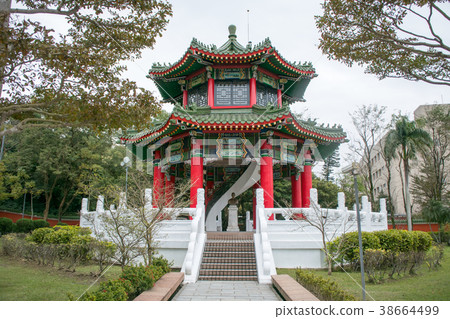 台灣台北市中山區中山區鐘樓門口右側的鐘樓 38664499