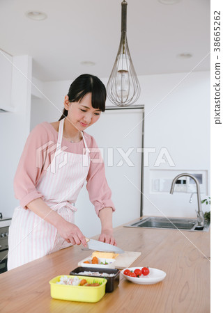 Housewife making lunch Housewife making lunch 38665262