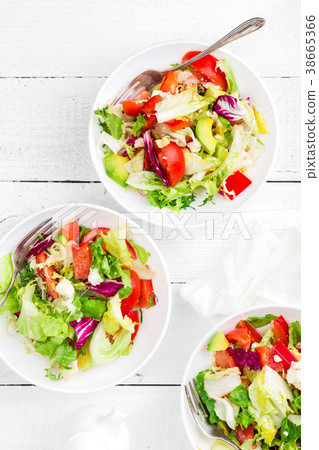 Healthy vegetable salad with fresh greens Healthy vegetable salad with fresh greens 38665366