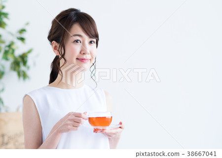 Young lady (black tea) 38667041