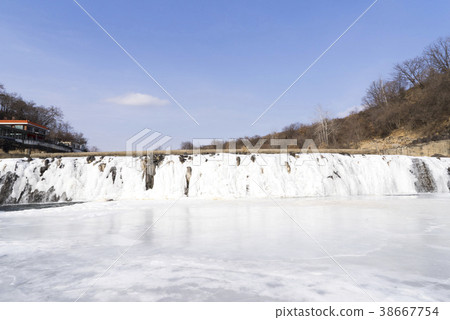 Shandong Waterfall, Cheolwon-gun, Gangwon-do Shandong Waterfall, Cheolwon-gun, Gangwon-do 38667754