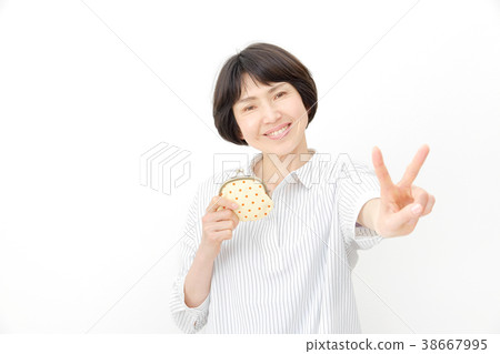 Women Middle Age Piece 38667995