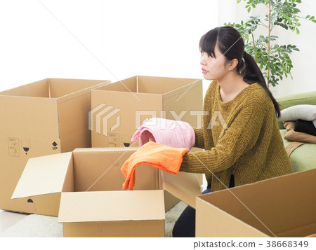 A woman preparing to move A woman preparing to move 38668349
