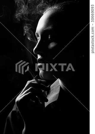 woman smoking cigarette 38669093