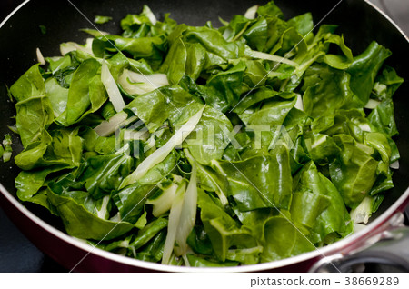 Saute of basking during cooking 38669289