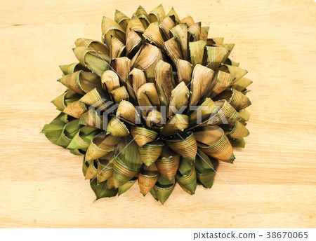 dry green Pandanus Palm, Fragrant Pandan 38670065
