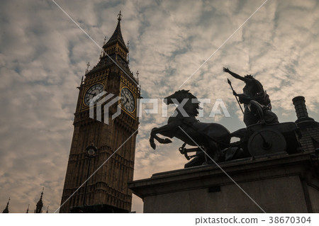 Sunset in Big Ben London 38670304
