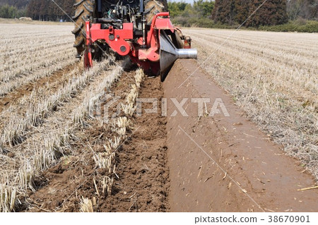 拖拉機塗漆工作 拖拉機塗漆工作 38670901